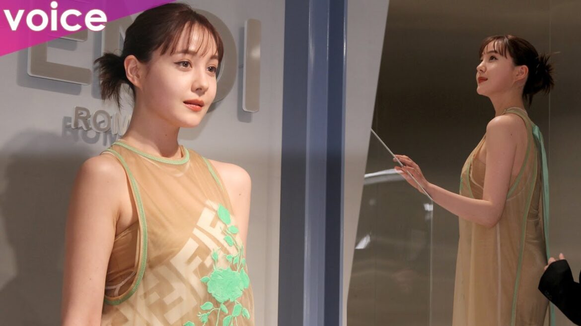 トリンドル玲奈、肩回りが美しい　アースカラーのノースリワンピで美背中も