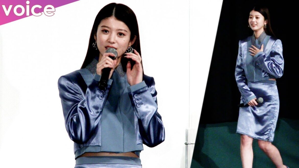 馬場ふみか、美ウエストがほんのちらり　ミディ丈タイトスカートで美脚も