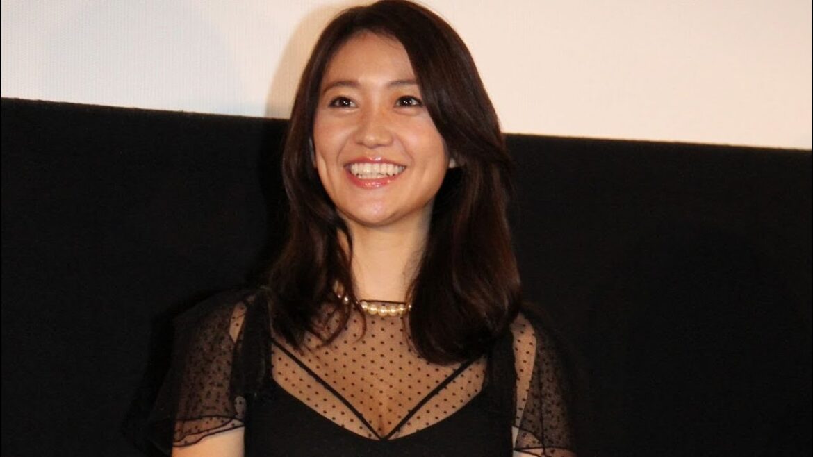 大島優子、小悪魔風シースルードレスで登場！ 映画「紙の月」レッドカーペット