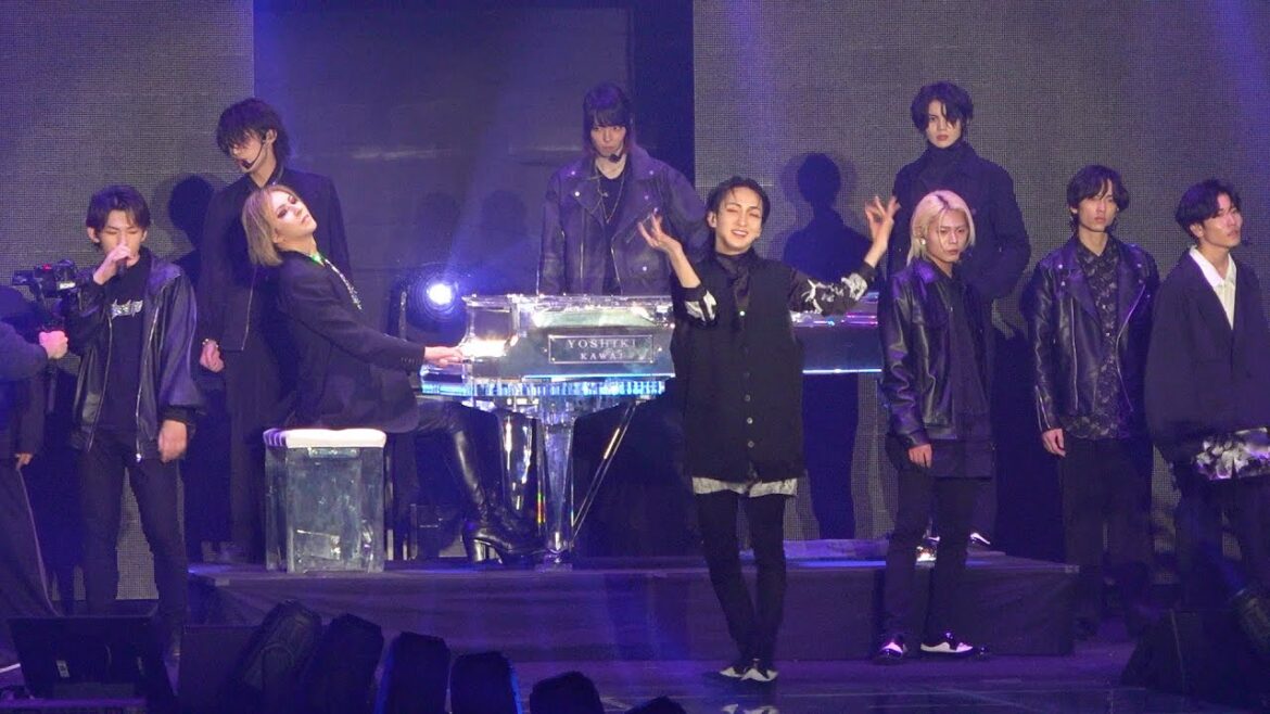 【ライブ】YOSHIKIピアノ生演奏で「XY」が初パフォーマンス！デビュー曲「Crazy Love」で魅了　『第36回 マイナビ 東京ガールズコレクション 2023 SPRING/SUMMER』