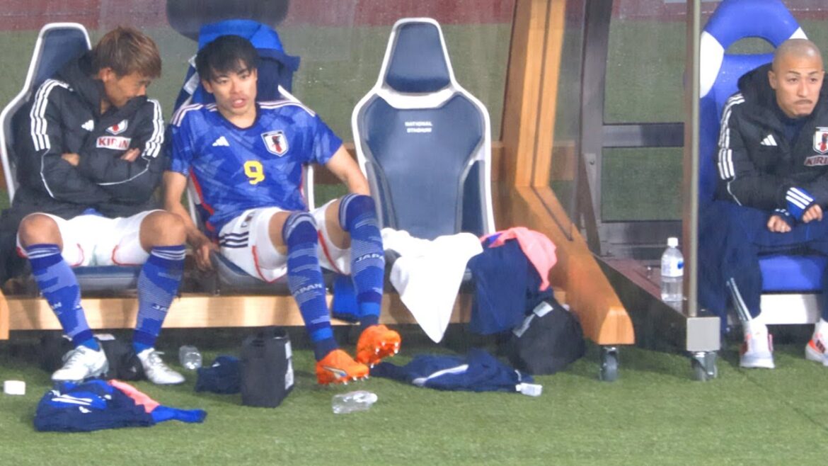 【三笘薫】守田英正と秘密の会話｜ウルグアイ戦選手交代後の様子｜キリンチャレンジカップ2023 [2023年3月24日 国立競技場]