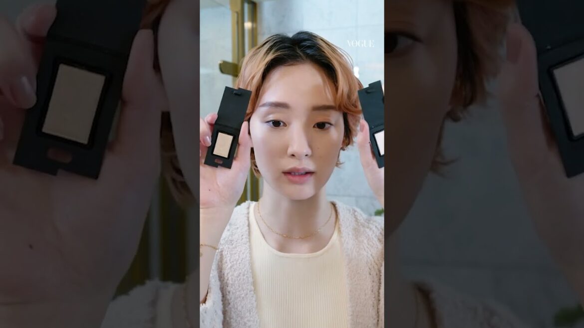 剛力彩芽、「大人っぽさ＆上品さ」を演出できるアイシャドウを紹介！#ビューティシークレット #voguejapan