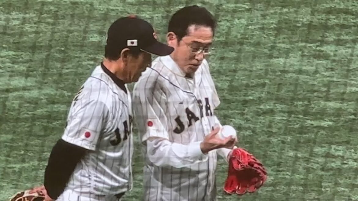 岸田文雄総理と栗山英樹監督のバッテリー【WBC】日本vs 韓国 2023/3/10始球式