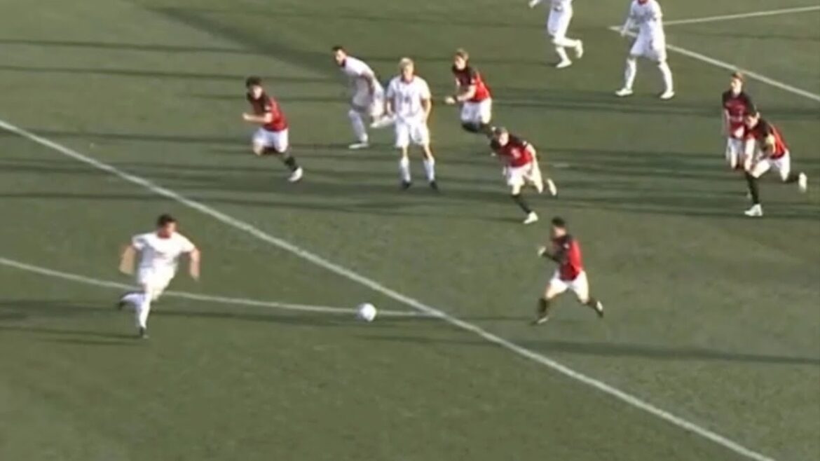 復帰後初のイエローカードをもらう香川真司