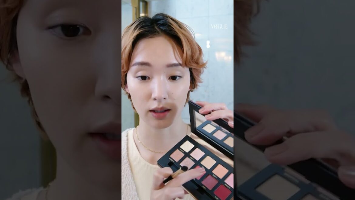 剛力彩芽がお気に入りのアイシャドウパレットで独自のアイメイクを披露！　#ビューティシークレット #voguejapan