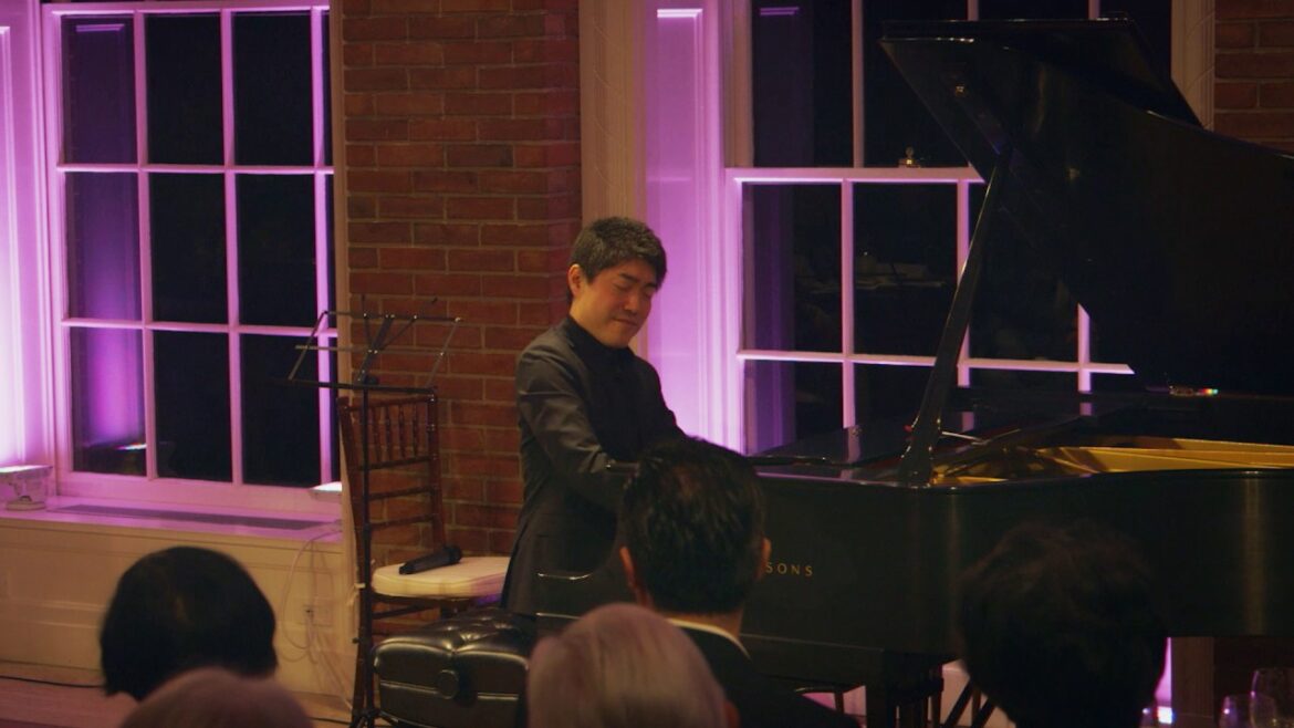 Ryo Yanagitani performs Mamiko Hirai's "Shining Girl" (演奏: 柳谷良輔  作曲: 平井真美子)