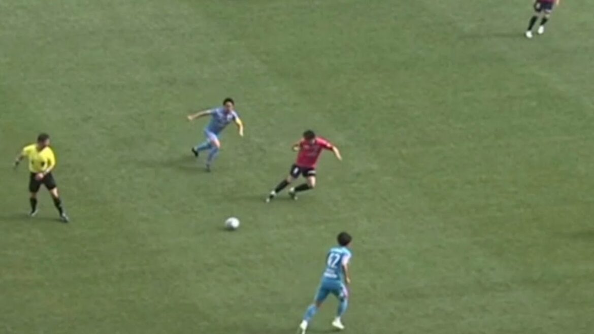 鳥栖相手に高速ターンを披露する香川真司