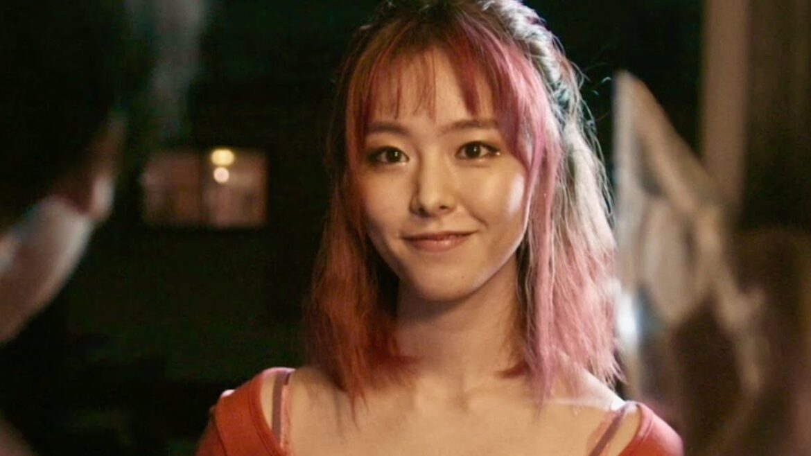 扉を開けたら、唐田えりかがデリヘル嬢として立っていて戸惑う奥野瑛太／映画『死体の人』本編映像