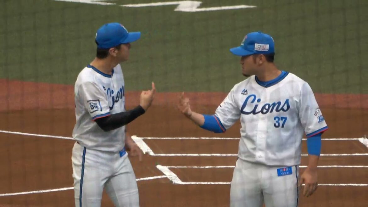 本日のヒーローと煽り合う　柘植世那選手　山田遥楓選手　埼玉西武ライオンズ　2021年9月23日