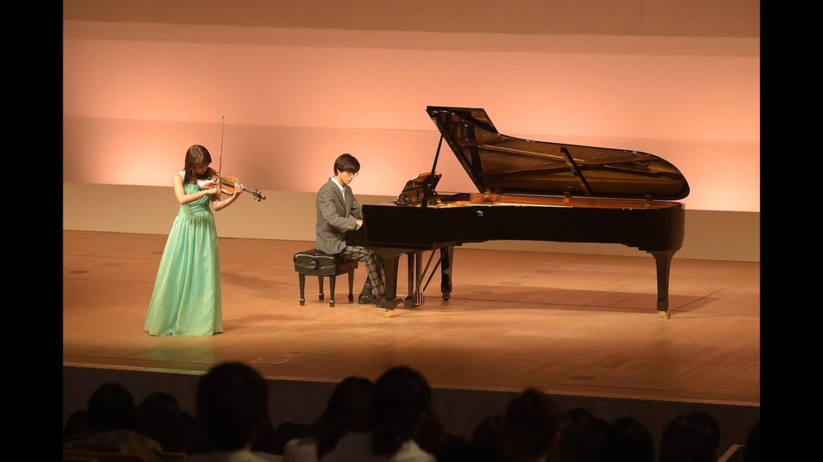 広瀬すず VS 山﨑賢人、殴り合い二重奏を披露!映画『四月は君の嘘』本編演奏シーン 広瀬すず VS 山﨑賢人、殴り合い二重奏を披露!映画『四月は君の嘘』本編演奏シーン