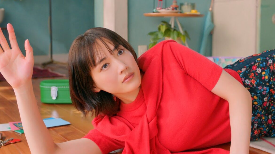 綾瀬はるか、完璧な“フリーズ”ポーズは高難度!ラップでノリノリのうずまきダンス/グリコ「ジャイアントコーン」CM+メイキング+インタビュー 綾瀬はるか、完璧な“フリーズ”ポーズは高難度!ラップでノリノリのうずまきダンス/グリコ「ジャイアントコーン」CM+メイキング+インタビュー