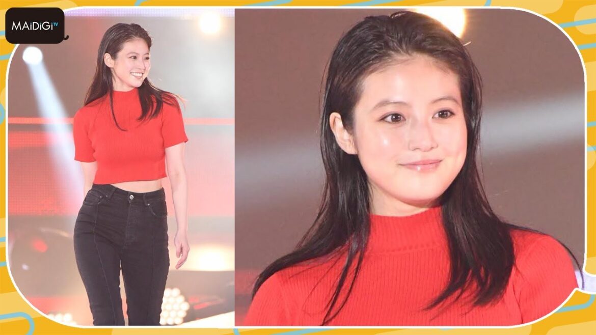 今田美桜、へそ出しデニムコーデでランウエー歩く　ガールズアワードに登場　「Rakuten GirlsAward 2023 SPRING／SUMMER」