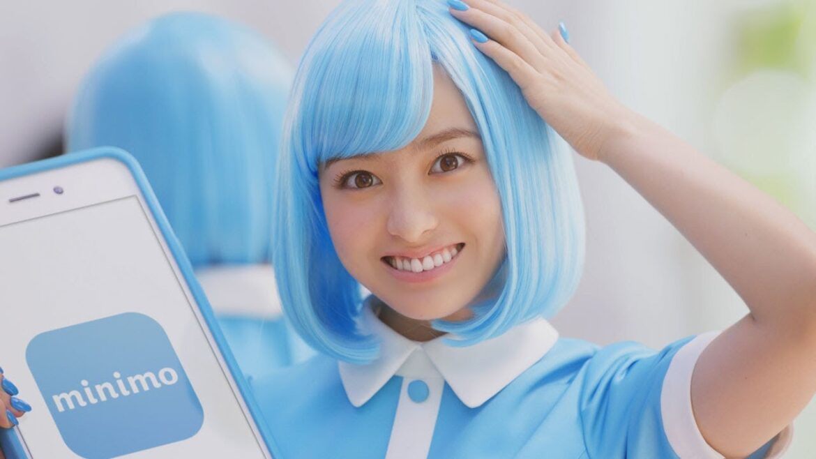 橋本環奈が身長60cmの妖精に変身　サロンスタッフ直接予約アプリ『minimo』TVCM「ミニモちゃん ヘアサロン」篇＆「ミニモちゃん ネイルサロン」篇
