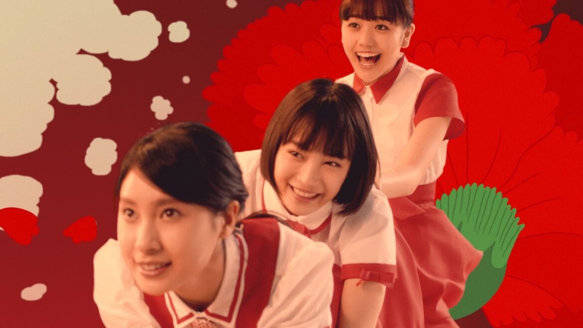 広瀬すず、土屋太鳳＆松井愛莉と巨大カーネーションにまたがり大はしゃぎ