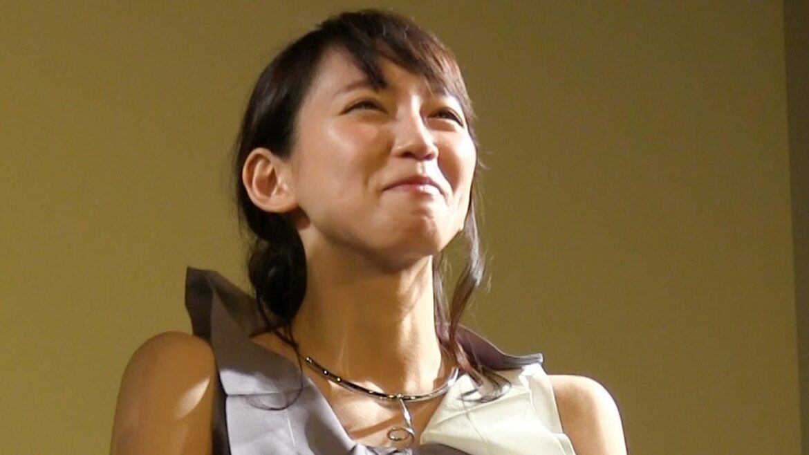 吉岡里帆、「日本のオードリー・ヘプバーン」の評価にテレ顔　映画『STAR SAND −星砂物語−』初日舞台あいさつpart2