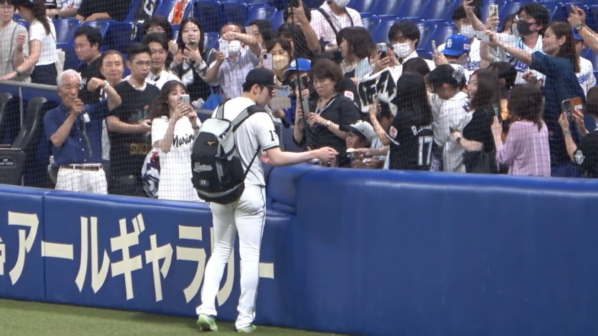 バンテリンドームで開催された佐々木朗希のゲリラサイン会 (2023/06/15)