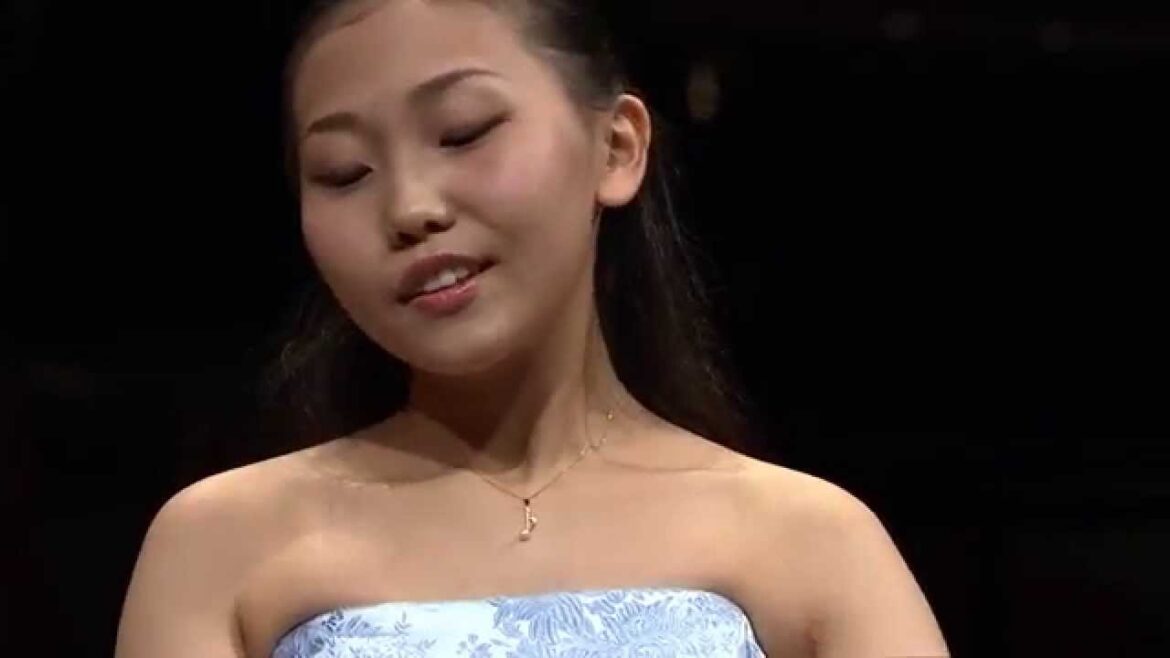 Aimi Kobayashi  – Etude in E minor Op. 25 No. 5 (first stage)
