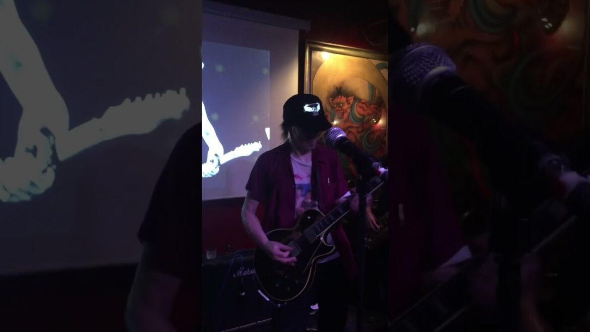 Char & Makoto Ayukawa play Crossroads #char #鮎川誠 (Red Shoes 2017-08-04)