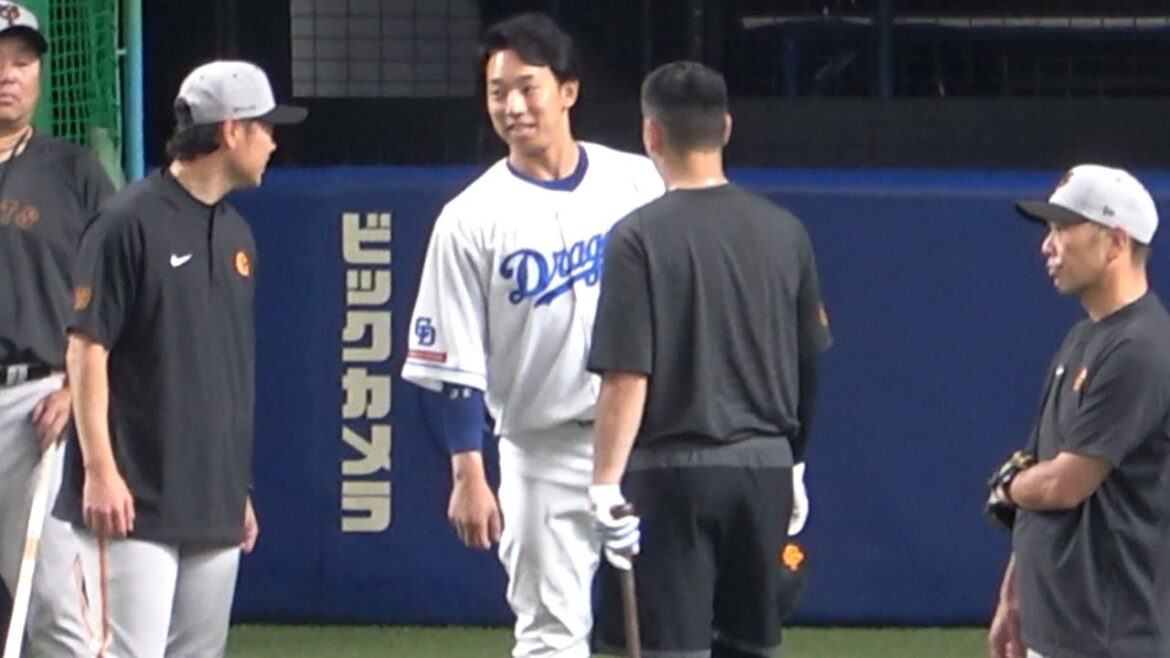 亀井コーチや阿部慎之助コーチ達と笑顔で挨拶を交わす元ジャイアンツの宇佐見！ (2023/04/.4)