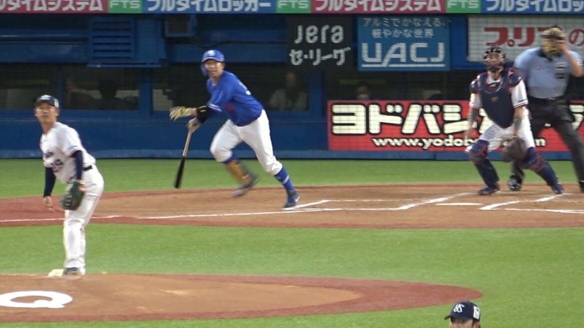 同点のきっかけとなった宇佐見のセンターオーバーのツーベース！ (2023/07/12)