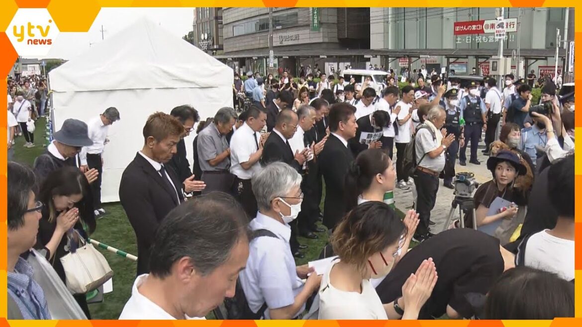 安倍元首相銃撃１年「日本のために貴重な存在を亡くした」事件現場に設置された献花台には追悼の列