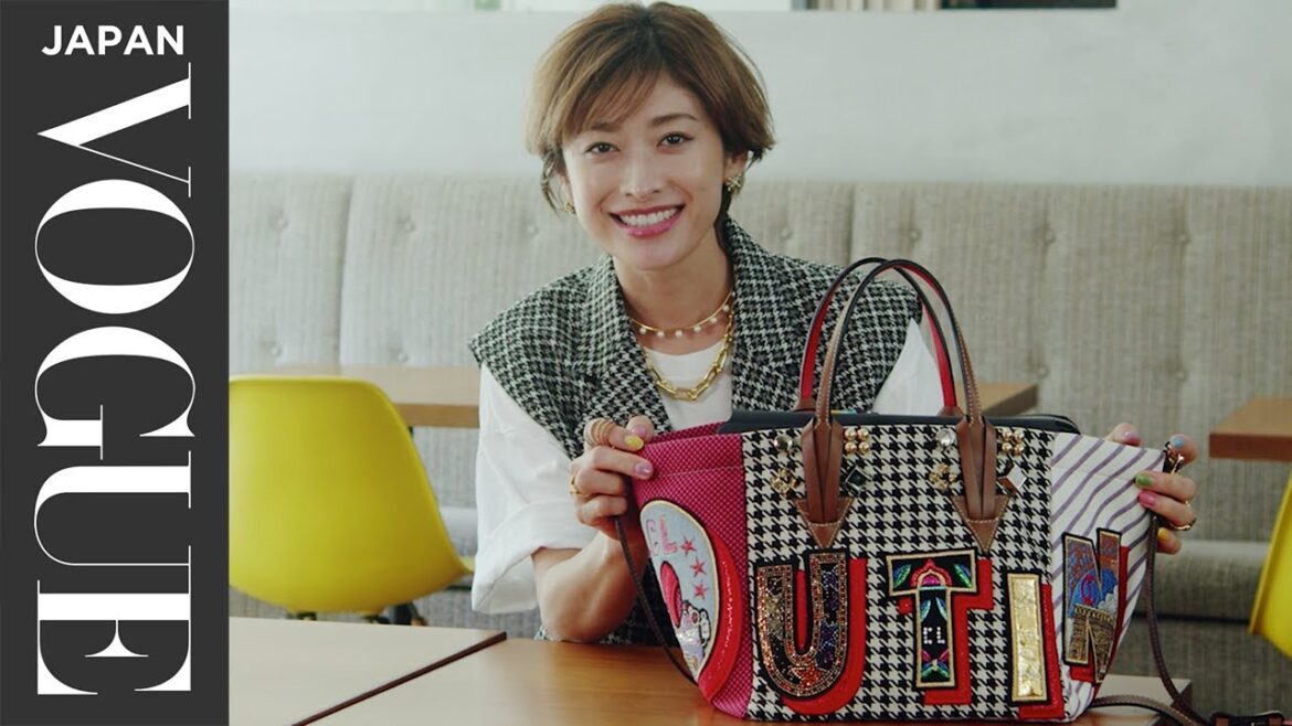 山田優のバッグの中身は？ ビューティーTIPSが詰まったポーチの中身に注目。| In the Bag | VOGUE JAPAN