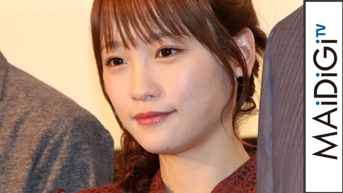 川栄李奈、ふんわりワンピースで舞台あいさつ登場　堤真一＆柳楽優弥らキャスト集結　映画「泣くな赤鬼」公開記念舞台あいさつ