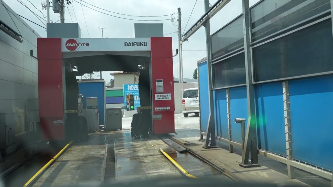 洗車機で洗車。車載動画。ガソリンスタンド。 Car Wash Machine Gas station, Car Wash tunnel Machine,