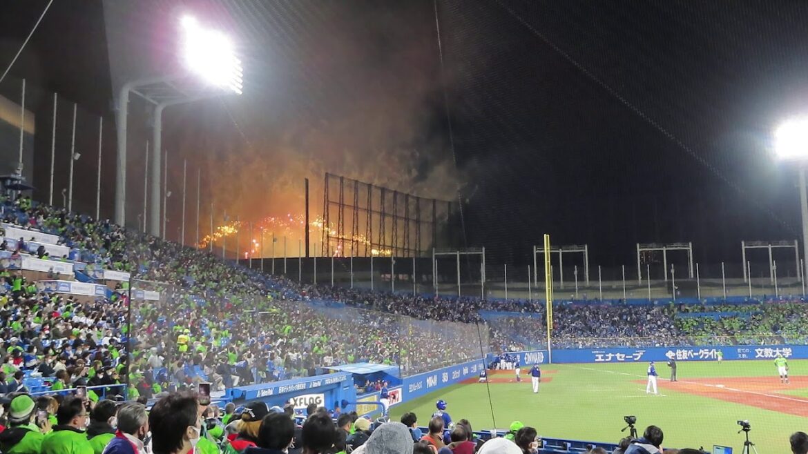 突然花火が上がって困惑する神宮球場（嵐フェス収録、ヤクルト×中日、2020/10/24)