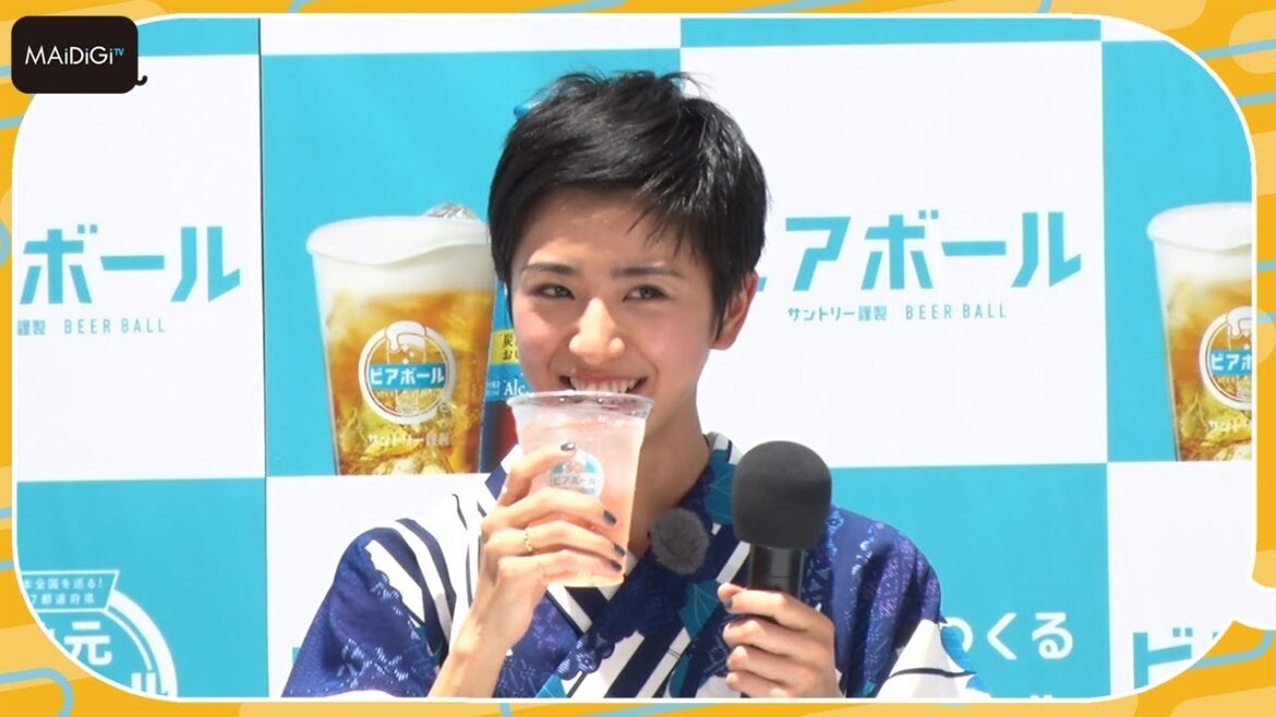 黒島結菜、キュートに沖縄方言披露　地元イメージしたビアボール飲み「でーじまーさん」
