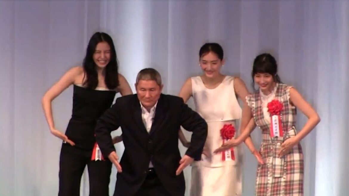 まさかのコマネチ？東京スポーツ映画大賞2016 ビート たけし、綾瀬はるか、長澤まさみ、広瀬すず　リボルバー・リリー公開前に2016年の綾瀬はるか海街diary