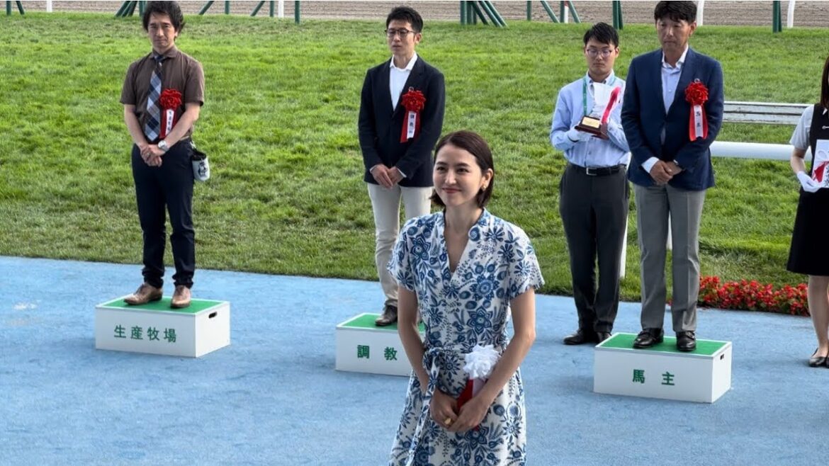 長澤まさみさん、函館記念表彰式のプレゼンターとして函館競馬場に来場 あの有名俳優のお兄様とご挨拶