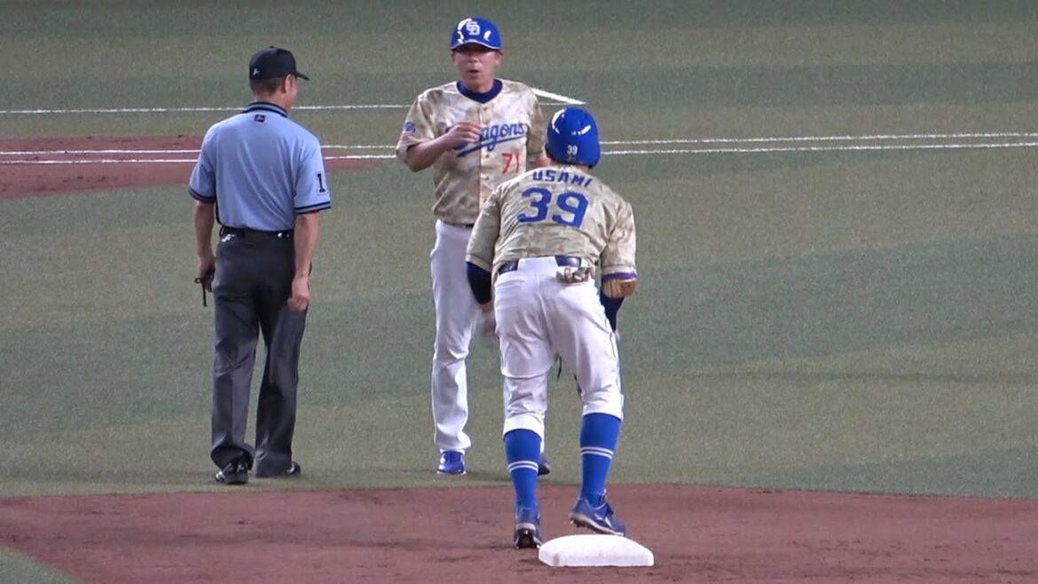 好調宇佐見がツーベース！俊足飛ばして宇佐見の元へ向かう荒木コーチ (2023/07/09)