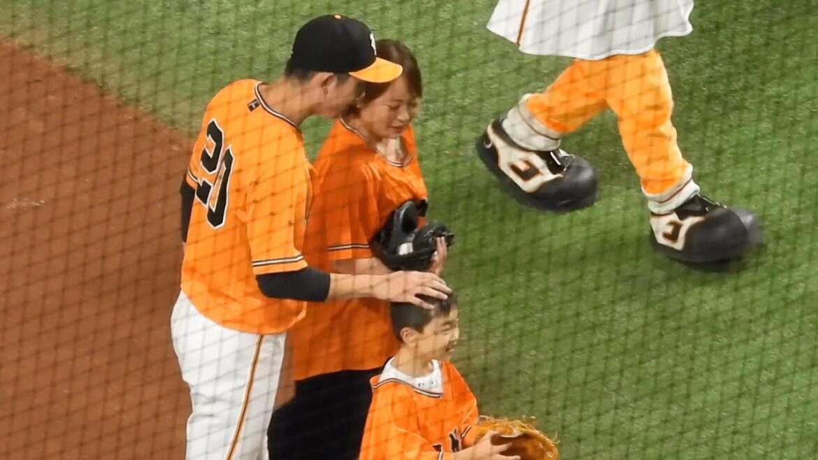 巨人、戸郷翔征が登板日じゃないのに始球式のためだけに登場！場内騒がしくなる盛大なファンサービスの瞬間　巨人vs中日　7/30(日)ハイライト