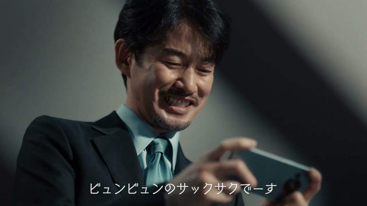 竹野内豊、志尊淳出演／シャープ新CM「AQUOS R8 パフォーマンス篇（docomo）」