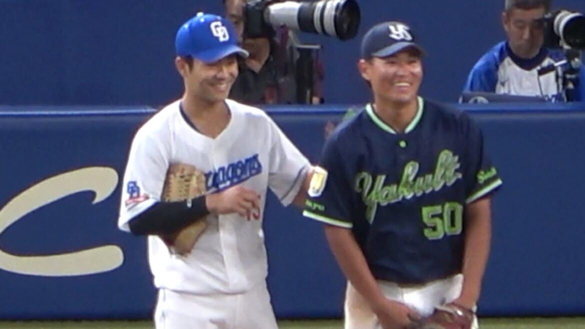 この日がプロ初スタメンだった近江高校の先輩・北村に嬉しそうに声を掛ける龍空！ (2023/08/04)