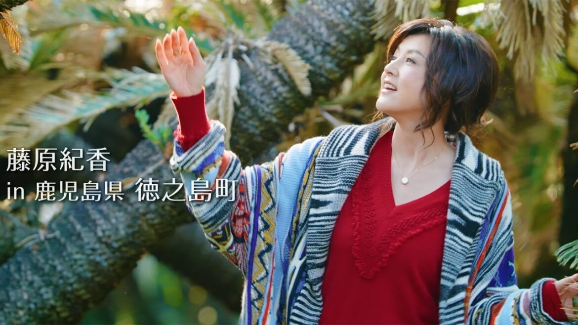 藤原紀香、夫・片岡愛之助のルーツ鹿児島・徳之島へ　華やか＆大人の旅コーデ披露　「旅色FO-CAL」