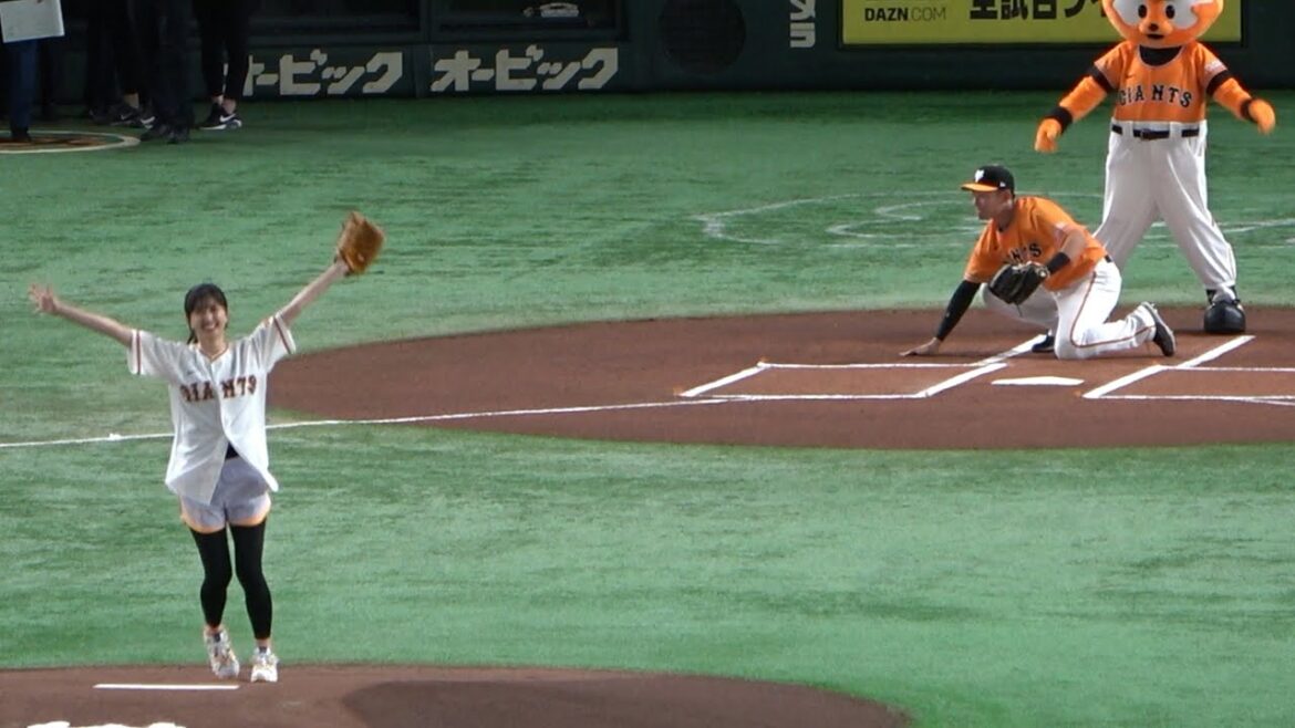 声優・駒形友梨さんによる見事なノーバウンド始球式！ (2023/09/08)