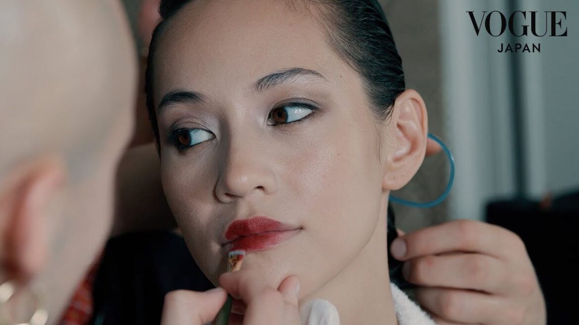 水原希子の「サンローラン」のショーへの準備に密着！| Getting Ready With | VOGUE JAPAN