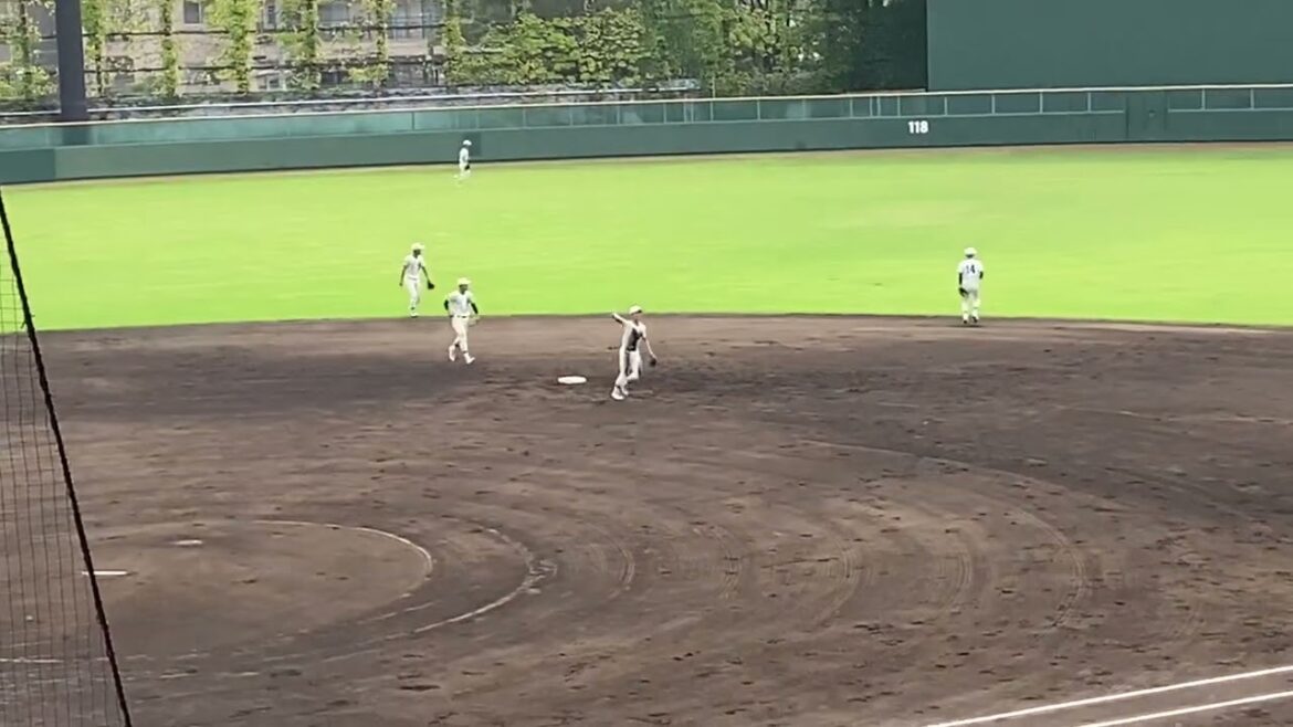 二松学舎大付　シートノック　人気高の対決‼️  vs  帝京  球場は満員‼️ 令和5(2023)年度秋季東京都高等学校野球大会　江戸川球場　2023年9月17日