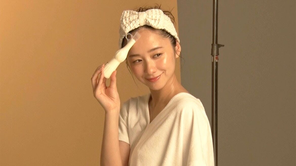堀田真由、まるでお風呂上がり!?　貴重な撮影の裏側公開　江崎グリコ「お風呂上がりにパピコ」メーキング＆インタビュー