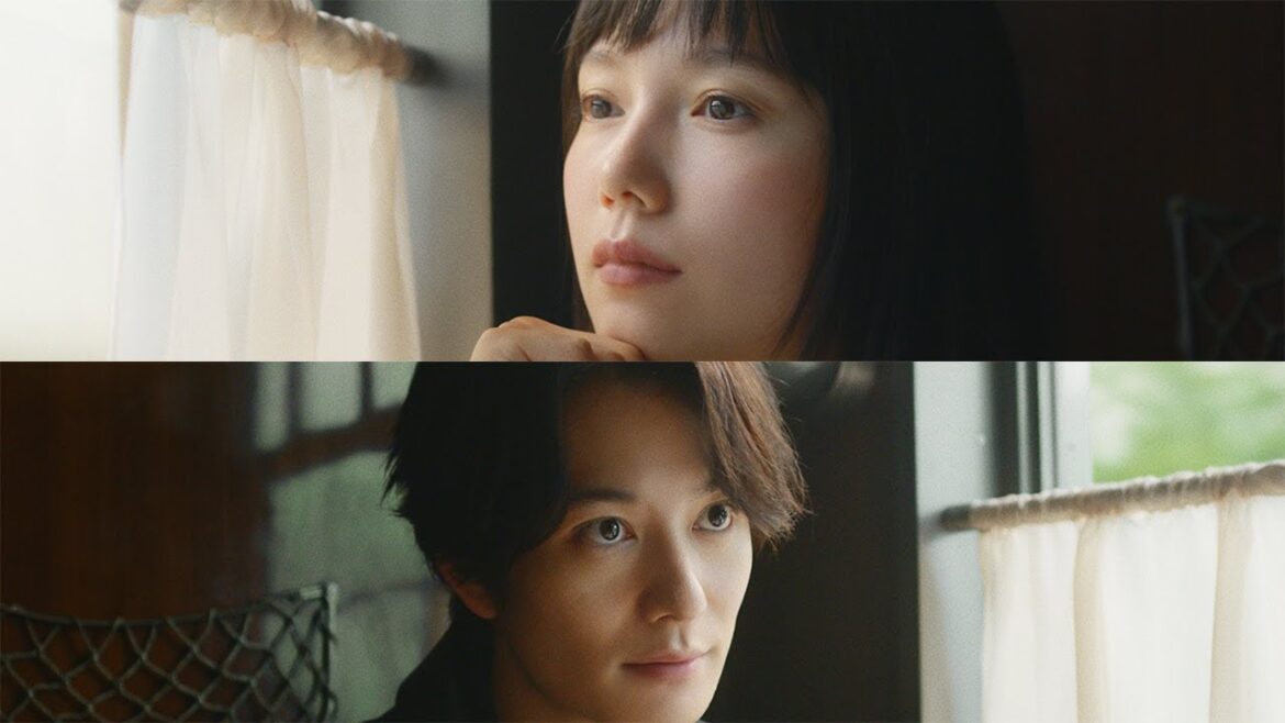 宮崎あおい×岡田将生、初共演でふしぎな列車の旅へ　松田聖子「赤いスイートピー」がCM曲に　アスタリフト新CM「列車のふたり　ナノテクノロジー」編