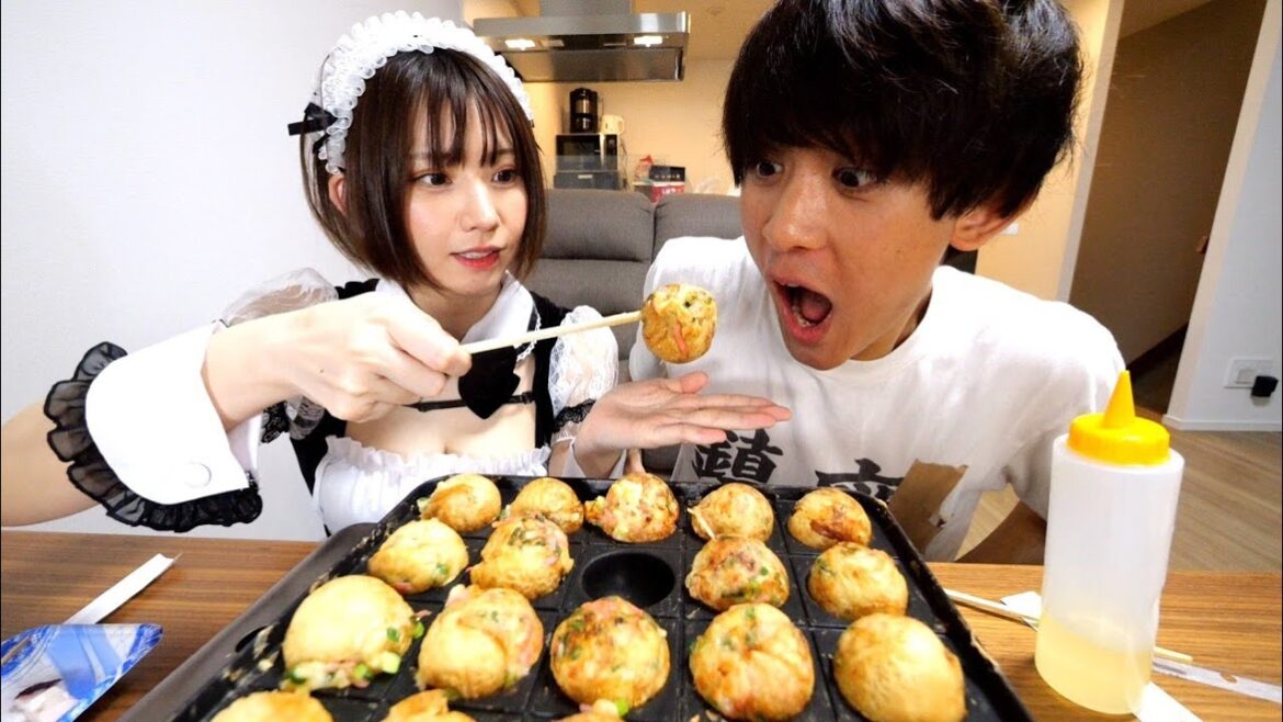 日本一コスプレイヤーのえなこさんがたこ焼きを作ってくれました。