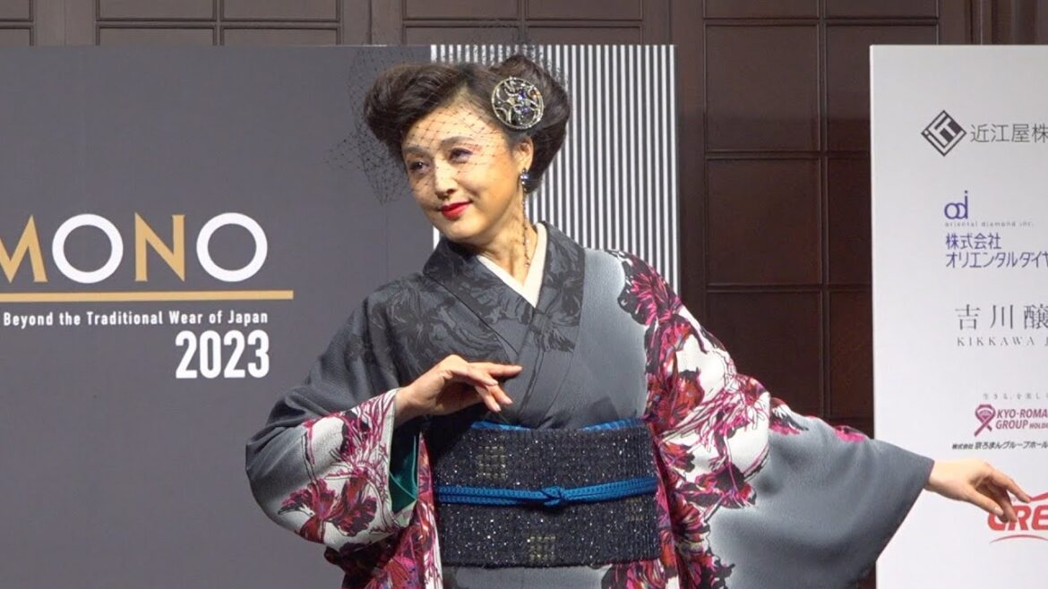 藤原紀香の優雅なランウェイに会場釘付け…　着物姿で華麗にステージを舞う　『キモノイストアワード 2023』授賞式