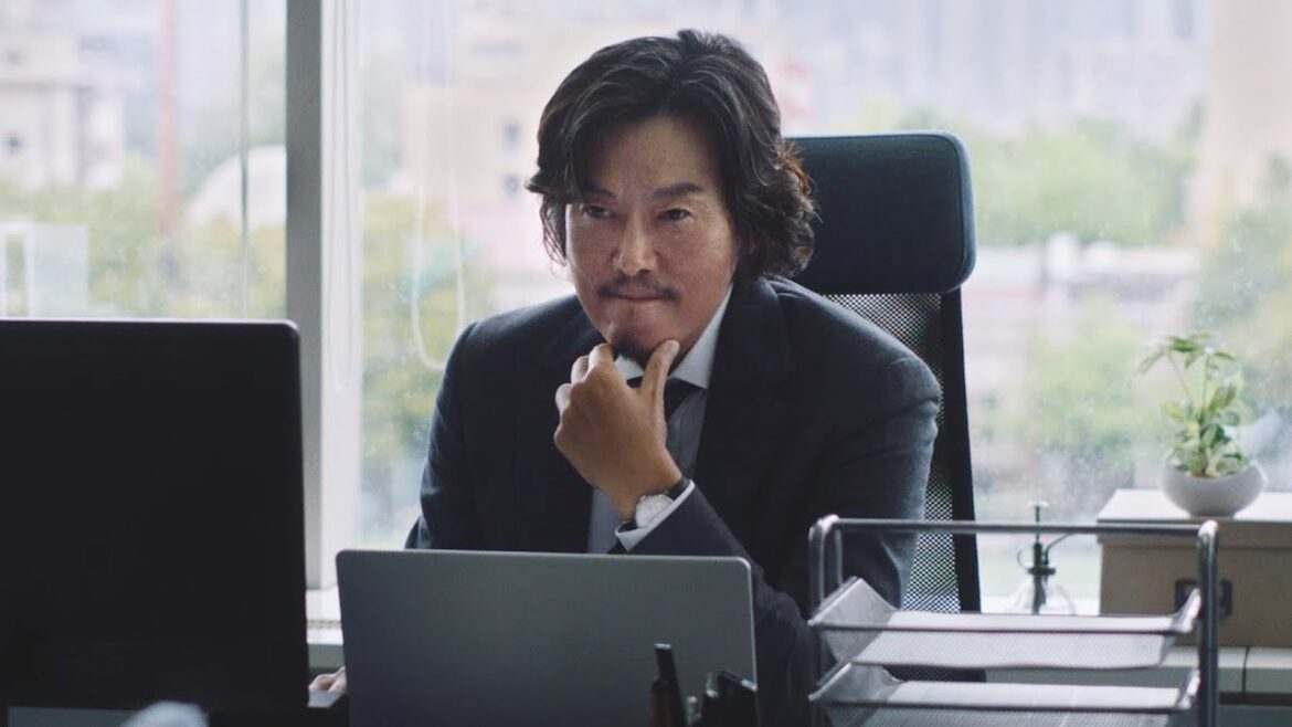 豊川悦司、“チャーミングな部長”姿を部下に見られる！？　「kintone」新TVCM「たのしそうな部長」篇＆「一筋縄ではいかない業務」篇