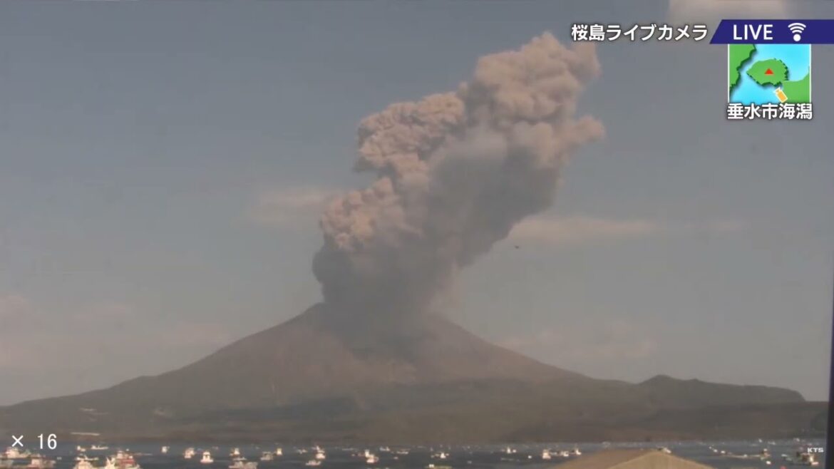 桜島 噴火 2023年10月15日 08時34分 (Sakurajima eruptionn October 15, 2023 08:34)