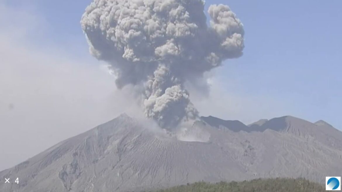 桜島 爆発 2023年10月12日 10時53分 (Sakurajima explosion October 12, 2023 10:53)