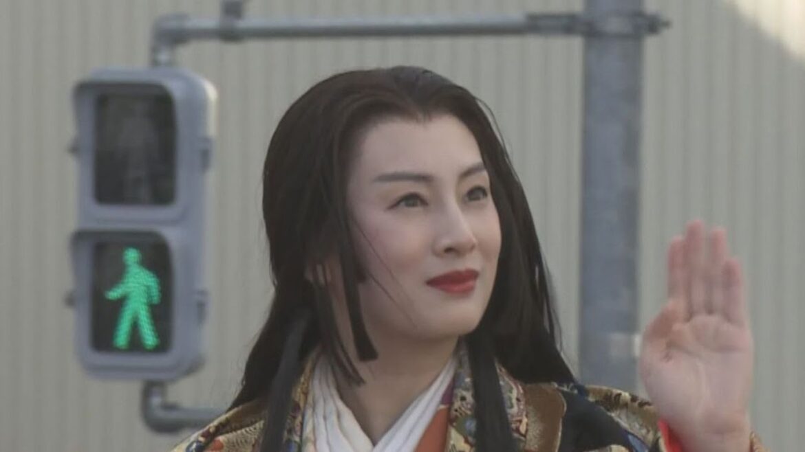 「茶々様！」 家康行列に北川景子さん 山田裕貴さんらが登場　秋晴れの下 きらびやかな衣装で練り歩く