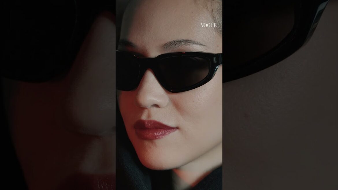 水原希子、肌の露出がゼロのルックに漂う色気。 #gettingreadywith #ゲッティングレディウィズ #voguejapan