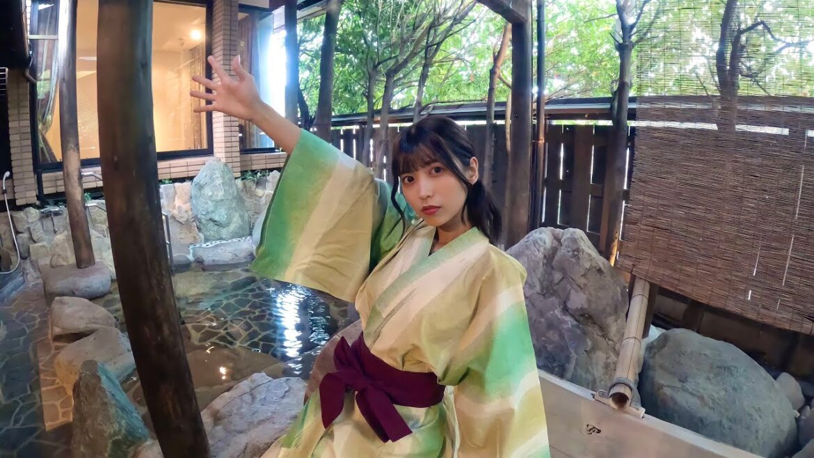 結婚発表後、既婚者になって実家の五つ星温泉旅館に帰る、28歳孫の姿。
